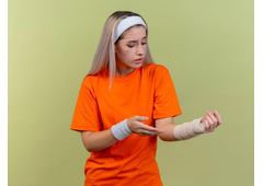 Wrist Pain Decoded: How to Spot a Sprain and Start Healing Fast